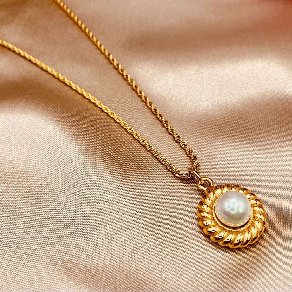 18K Gold Croissant Freshwater Pearl Pendant Twisted Rope Necklace Chain - Picture 9 of 9